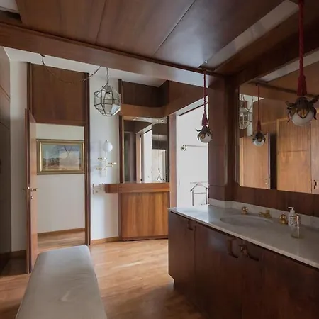 Luxury Flat - Enzo Ferrari's Ex Lover Apt Апартаменты Флоренция