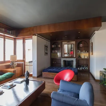 Luxury Flat - Enzo Ferrari's Ex Lover Apt Daire *