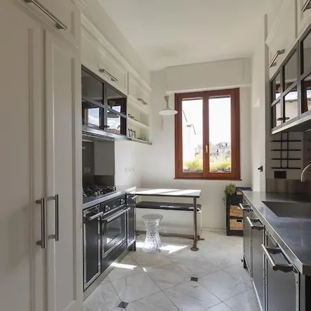 Luxury Flat - Enzo Ferrari's Ex Lover Apt Апартаменты *